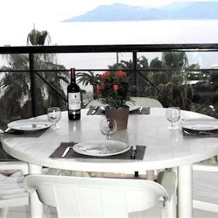 Front Pools Apartment