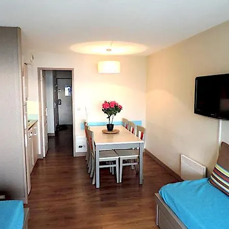 Front Pools * Κάννες