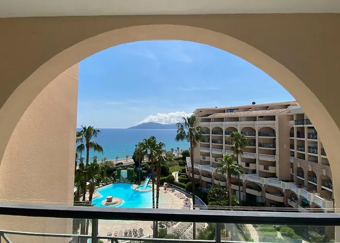 Apartman Front Pools