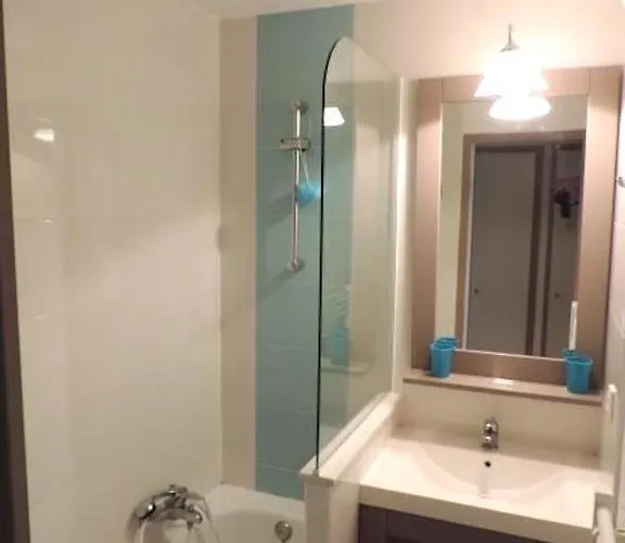 Apartman Front Pools