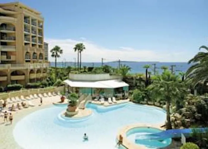 Front Pools Apartman *
